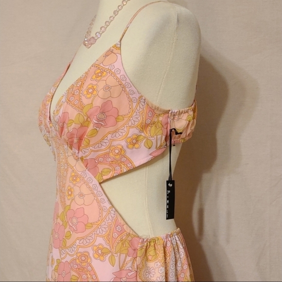 ‼️3 for $60‼️ 3rd+Malt Pink Floral Patterned Cut-out Sides Open Back Maxi Dress - Picture 7 of 12